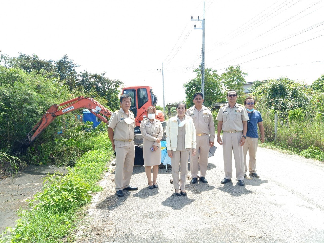 ลงพื้นที่ตรวจเยี่ยมโครงการขุดลอกลำเหมืองและรางระบายน้ำภายในหมู่บ้าน หมู่ที่ 2
