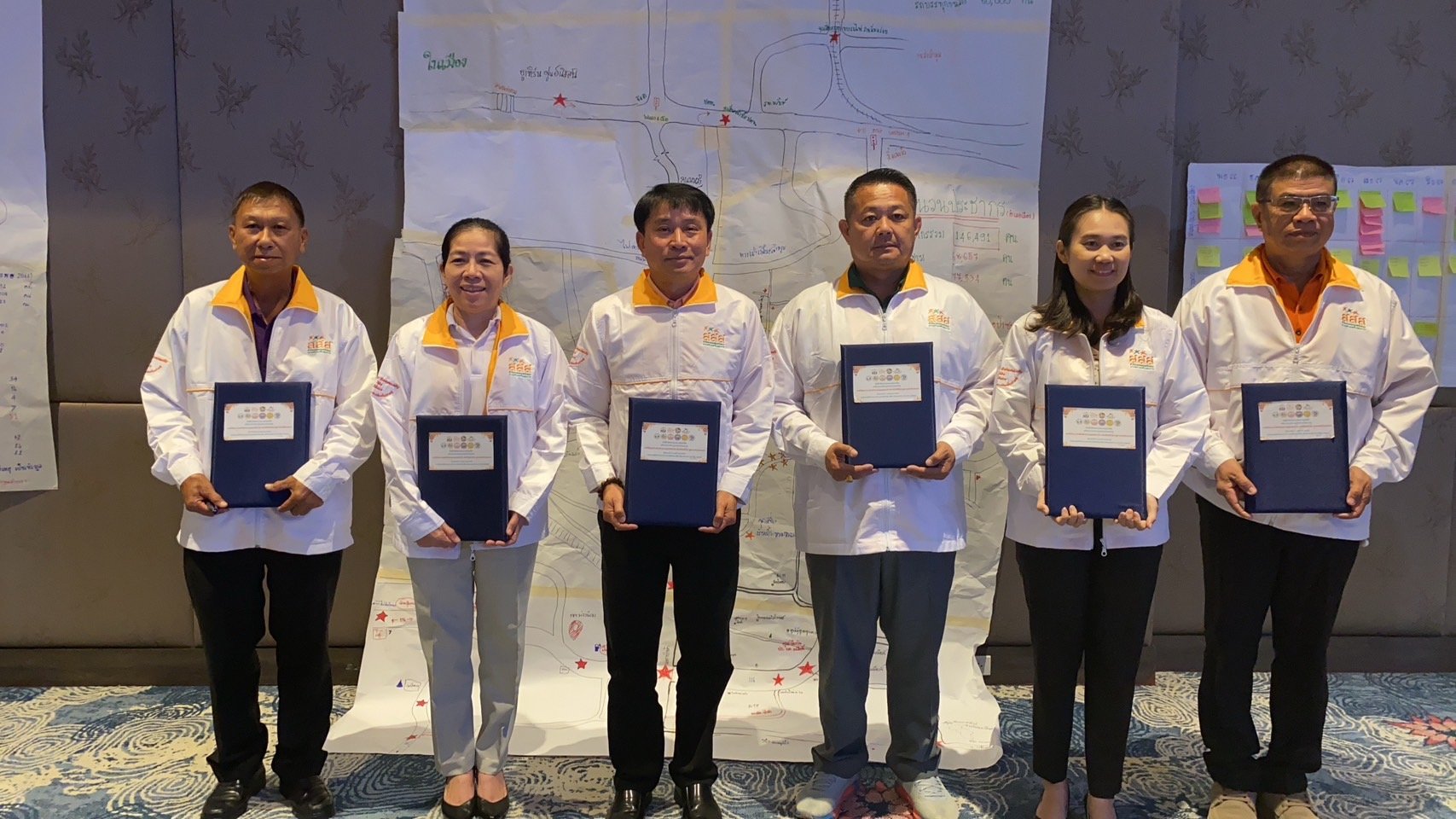 ร่วมประกาศเจตนารมย์เพื่อขับเคลื่อนนโยบายสาธารณะและมาตรการชุมชนท้องถิ่น”ความปลอดภัยทางถนน”และเข้าร่วมบันทึกข้อตกลงความร่วมมือ เครือข่ายร่วมสร้างชุมชนท้องถิ่นน่าอยู่ ภายใต้โครงการสานพลังชุมชนท้องถิ่น ขับเคลื่อนอำเภอขับขี่ปลอดภัย