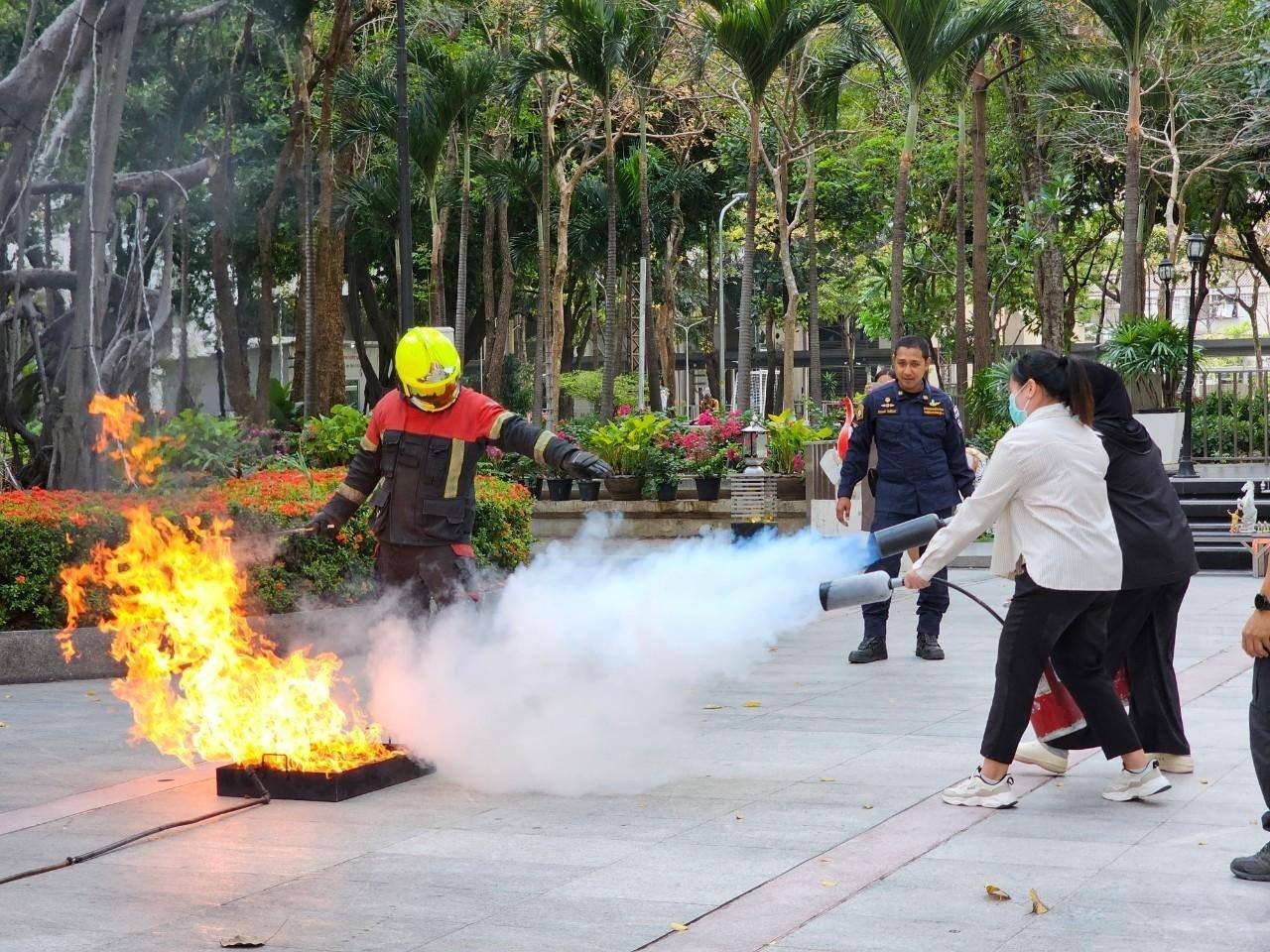 อบรมดับเพลิงและซ้อมอพยพหนีไฟประจำปี 2568 ที่ The Klinique surgery center อบรมดับเพลิงและซ้อมอพยพหนีไฟประจำปี 2568 ที่ The Klinique surgery center