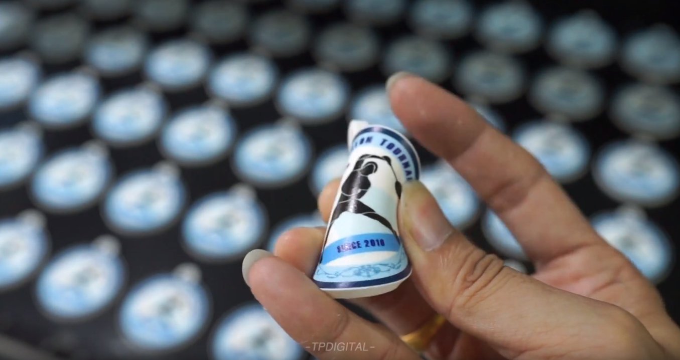 สกรีนพวงกุญแจ สกรีนโลโก้ลงบนพวงกุญแจยางสีขาว บิดง้อได้ ลาย ChiangRai Badminton  สกรีนพวงกุญแจ สกรีนโลโก้ลงบนพวงกุญแจยางสีขาว บิดง้อได้ ลาย ChiangRai Badminton