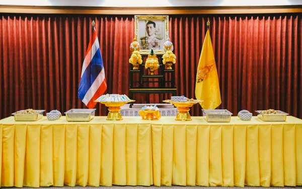พระเจ้าอยู่หัว พระราชทานอาหารปรุงสุกพร้อมทาน พระเจ้าอยู่หัว พระราชทานอาหารปรุงสุกพร้อมทาน