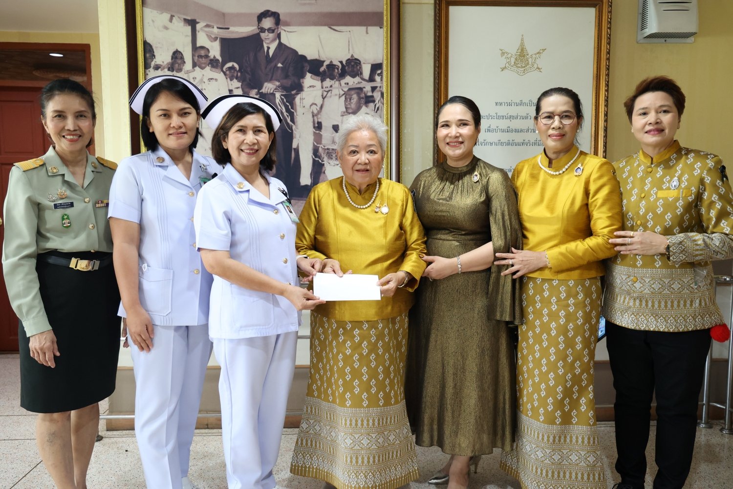 สมาคมสตรีอาสาสมัครรักษาดินแดนจังหวัดสมุทรปราการ และคณะ เยี่ยมมอบเงินบำรุงขวัญ 