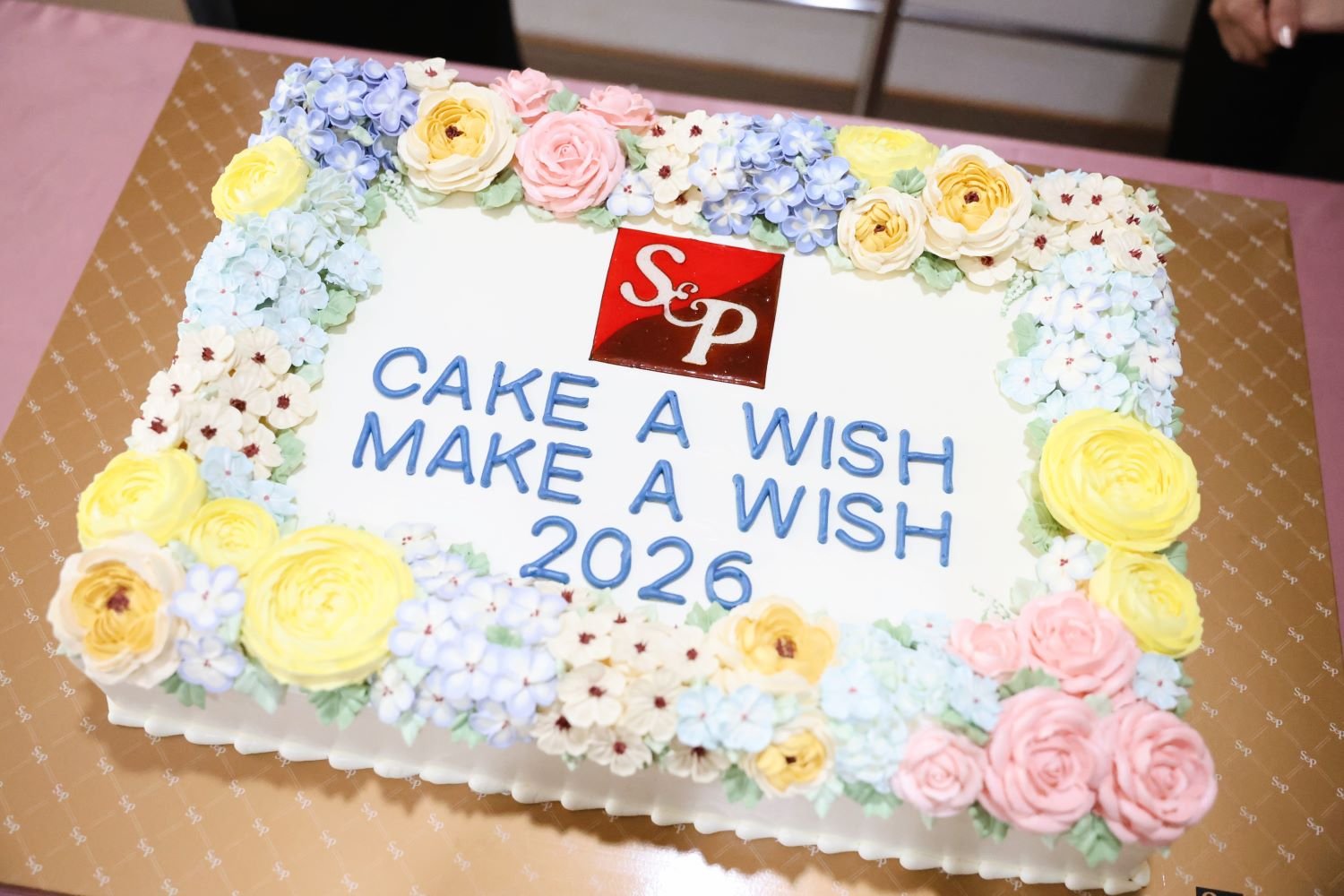 S&P มอบเค้กในโครงการ "S&P Cake A Wish Make A Wish" (เค้กนี้ด้วยรักตลอดไป) 