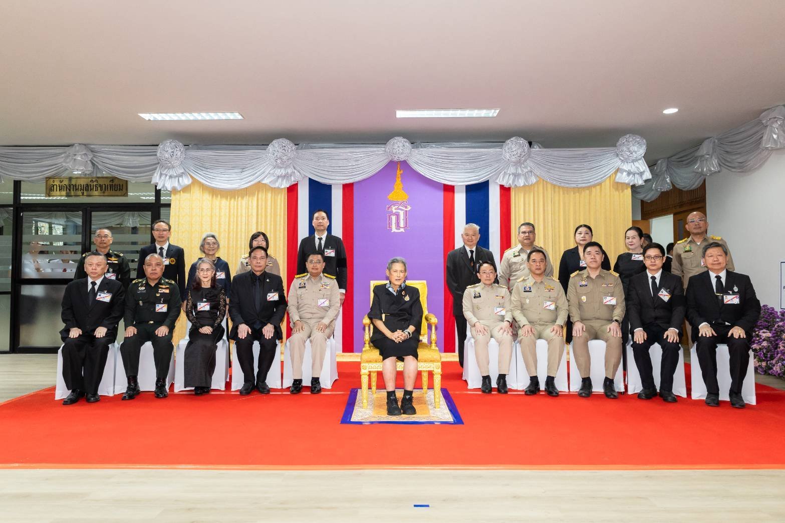 พลเอก กานต์นาท นิกรยานนท์ ผู้อำนวยการองค์การสงเคราะห์ทหารผ่านศึก พร้อมด้วย พลเอก พจน์ เอมพันธุ์ ที่ปรึกษาผู้อำนวยการองค์การสงเคราะห์ทหารผ่านศึก เข้ารับพระราชทานโล่ประกาศเกียรติคุณ และเข็มที่ระลึก