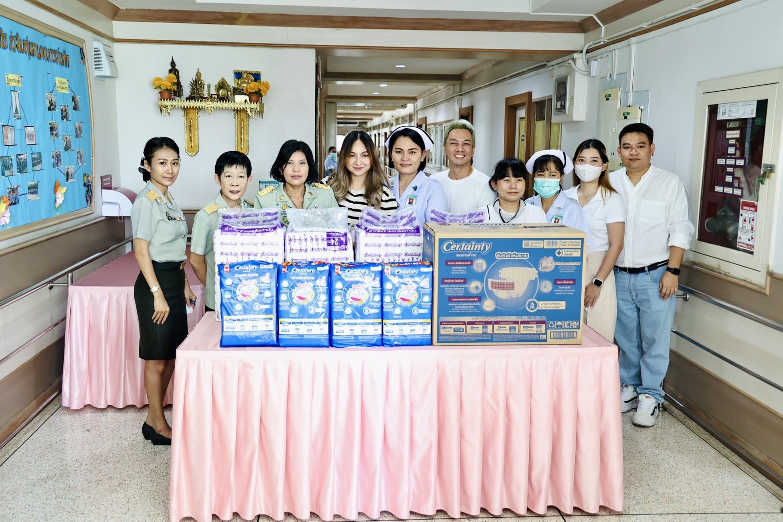 วันที่ ๒ ตุลาคม ๒๕๖๖ เวลา ๑๐.๐๐ น. เนื่องในโอกาสวันคล้ายวันเกิดคุณจุฑารัตน์  นันทิยา และคณะ มอบผ้าอ้อมสำเร็จรูปสำหรับผู้ใหญ่,แผ่นรองซับ และเงินบำรุงขวัญให้แก่ทหารผ่านศึกที่พักรักษาตัวอยู่ที่โรงพยาบาลทหารผ่านศึก  ณ ตึกผู้ป่วยอาคาร ชั้นที่ ๓