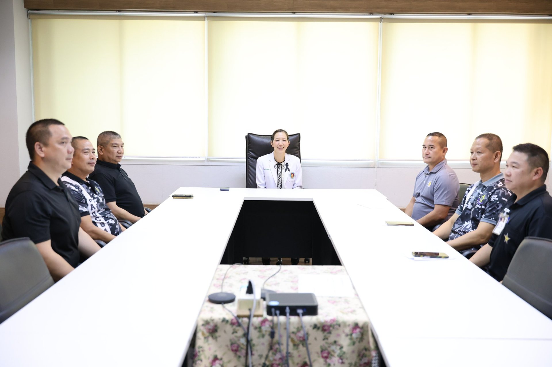 คณะนายทหารจากโรงเรียนเสนาธิการทหาร ร่วมบริจาคเงินเพื่อสมทบทุนในกิจการของโรงพยาบาลทหารผ่านศึก 