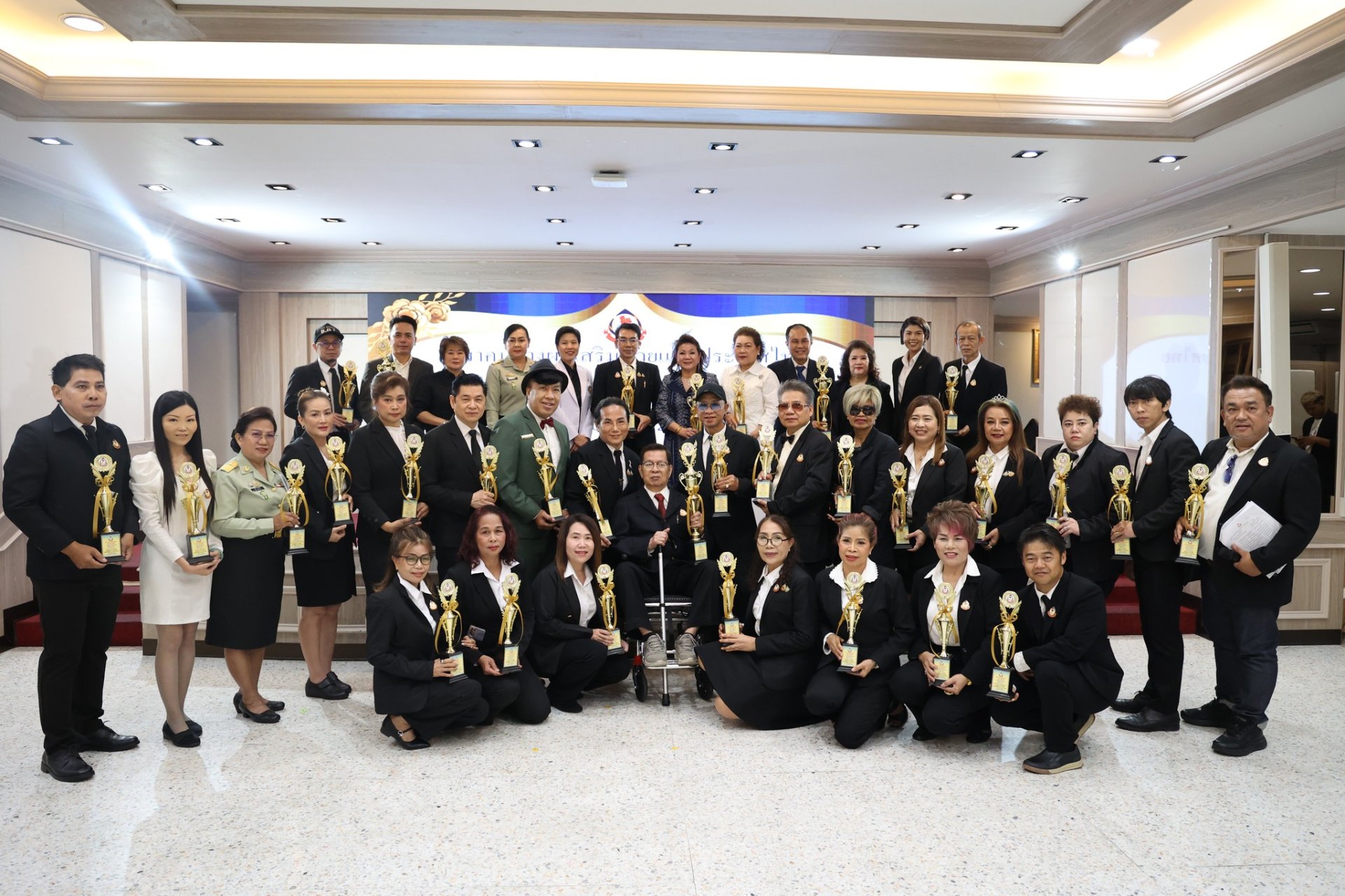  สมาคมช่างผมเสริมสวยแห่งประเทศไทย ได้จัดพิธีมอบโล่และใบประกาศเกียรติคุณ ให้แก่ผู้บำเพ็ญประโยชน์ต่อสังคมและช่างผมจิตอาสา ประจำปี 2569