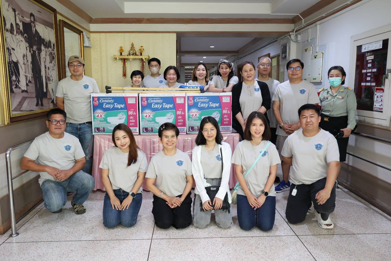 คุณกัมปนาท วัฒนชัย และคณะ เข้าเยี่ยมบำรุงขวัญทหารผ่านศึกที่พักรักษาตัวอยู่ที่โรงพยาบาลทหารผ่านศึก