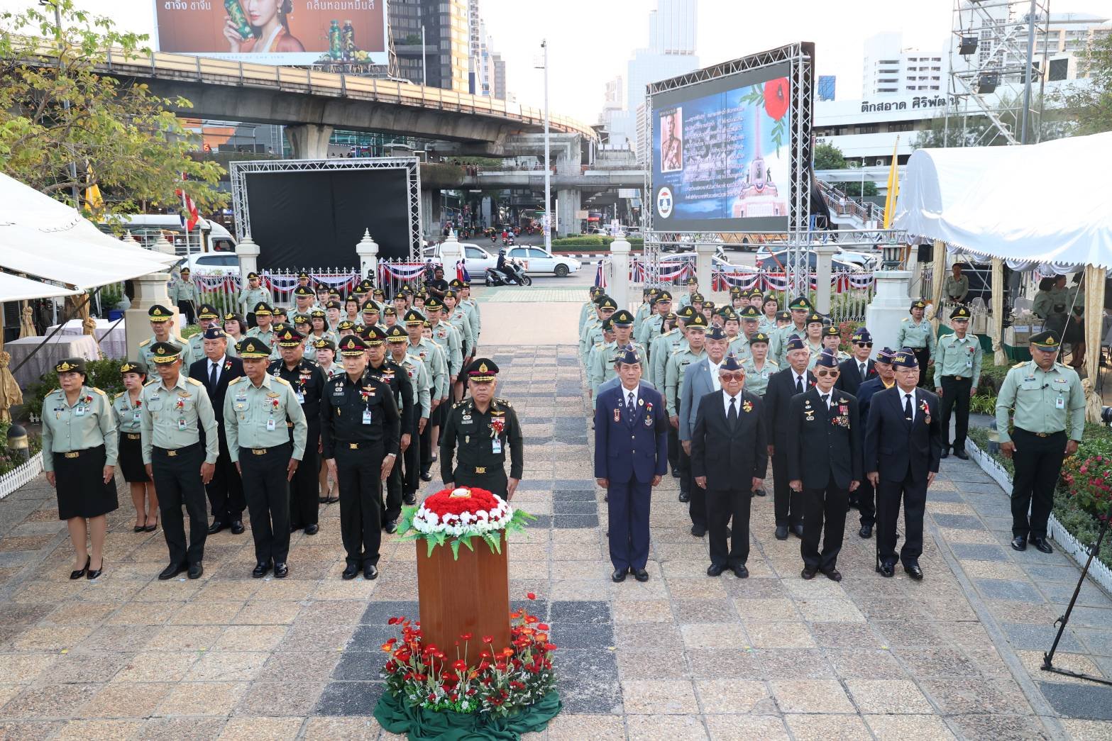 พลเอก กานต์นาท นิกรยานนท์ ผู้อำนวยการองค์การสงเคราะห์ทหารผ่านศึก เป็นประธานในการประกอบพิธีจุดตะเกียงโบราณ เนื่องในวันทหารผ่านศึก ประจำปี 2569