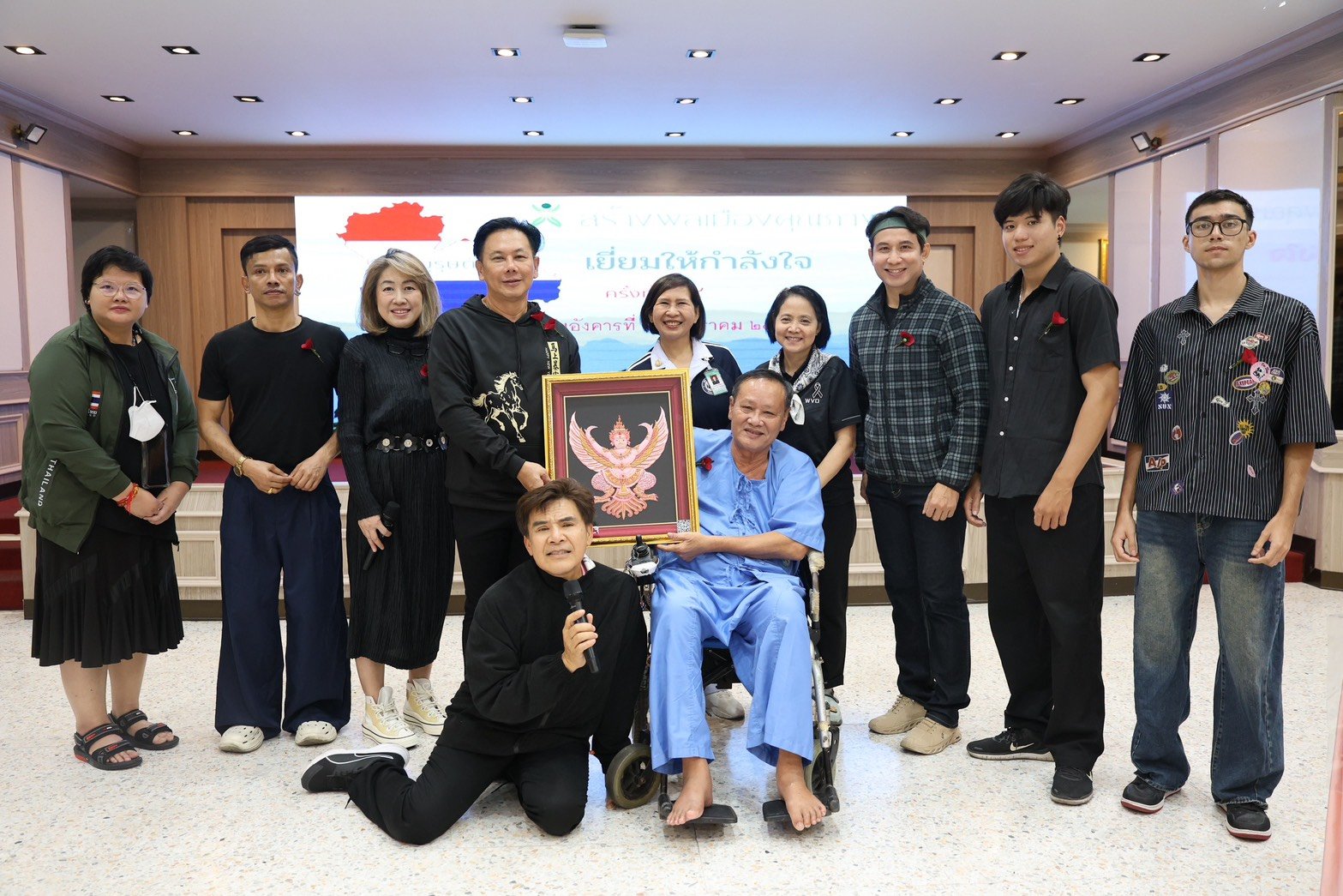 เมื่อวันที่ 21 มกราคม 2569 นางสุธรรมา สกุลไทย รองผู้อำนวยการโรงพยาบาลทหารผ่านศึก (ฝ่ายการพยาบาล) เป็นผู้แทนผู้อำนวยการโรงพยาบาลทหารผ่านศึก ให้การต้อนรับ คุณสุชาติ ชวางกูร ประธานกลุ่มสร้างพลเมืองคุณภาพ และคณะ ในโอกาสเข้าเยี่ยมและจัดกิจกรรมบำรุงขวัญทหารผ่าน