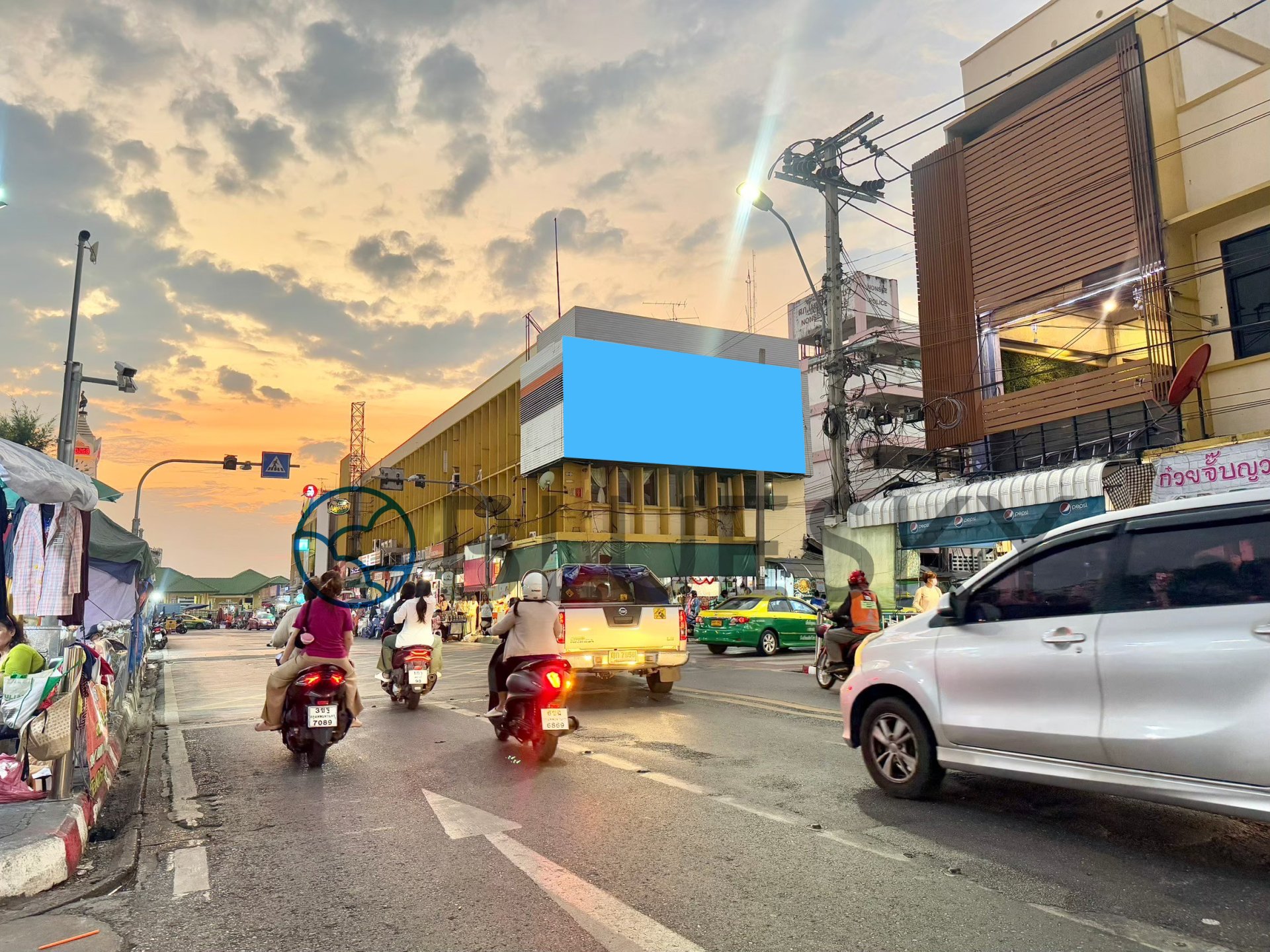 Bluesky Billboard ป้าย Billboard วงเวียนหอนาฬิกาท่าน้ำนนท์ จ.นนทบุรี