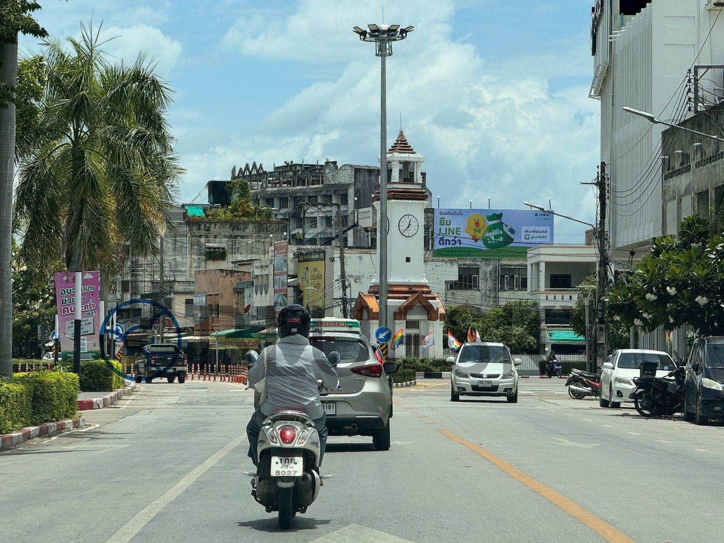 Bluesky Billboard ป้ายห้าแยกวงเวียนหอนาฬิกา มุ่งหน้าถนนฉัตรไชย จ.ลำปาง