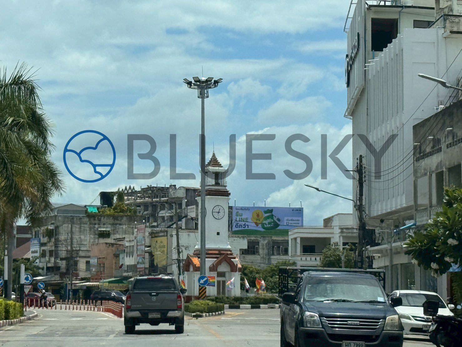 Bluesky Billboard ป้ายห้าแยกวงเวียนหอนาฬิกา มุ่งหน้าถนนฉัตรไชย จ.ลำปาง