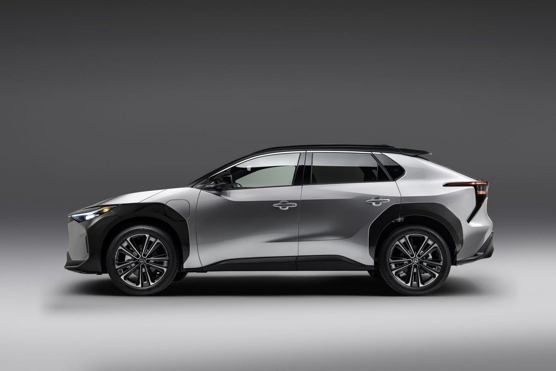 Toyota bZ4X AWD รุ่น 2023 รถยนต์ BEVรุ่นแรกแบรนด์โตโยต้า  Toyota bZ4X AWD รุ่น 2023 รถยนต์ BEVรุ่นแรกแบรนด์โตโยต้า