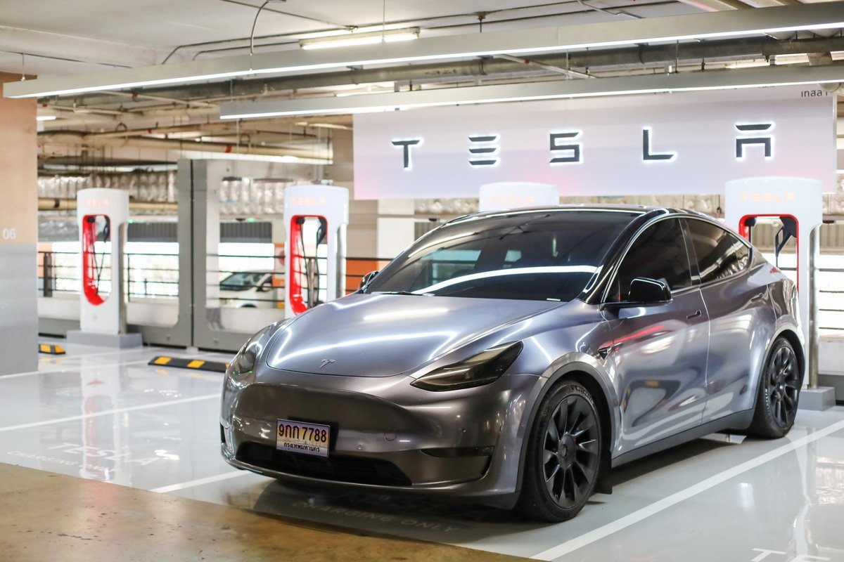 เทสลาเปิดสถานี Supercharger  เทสลาเปิดสถานี Supercharger