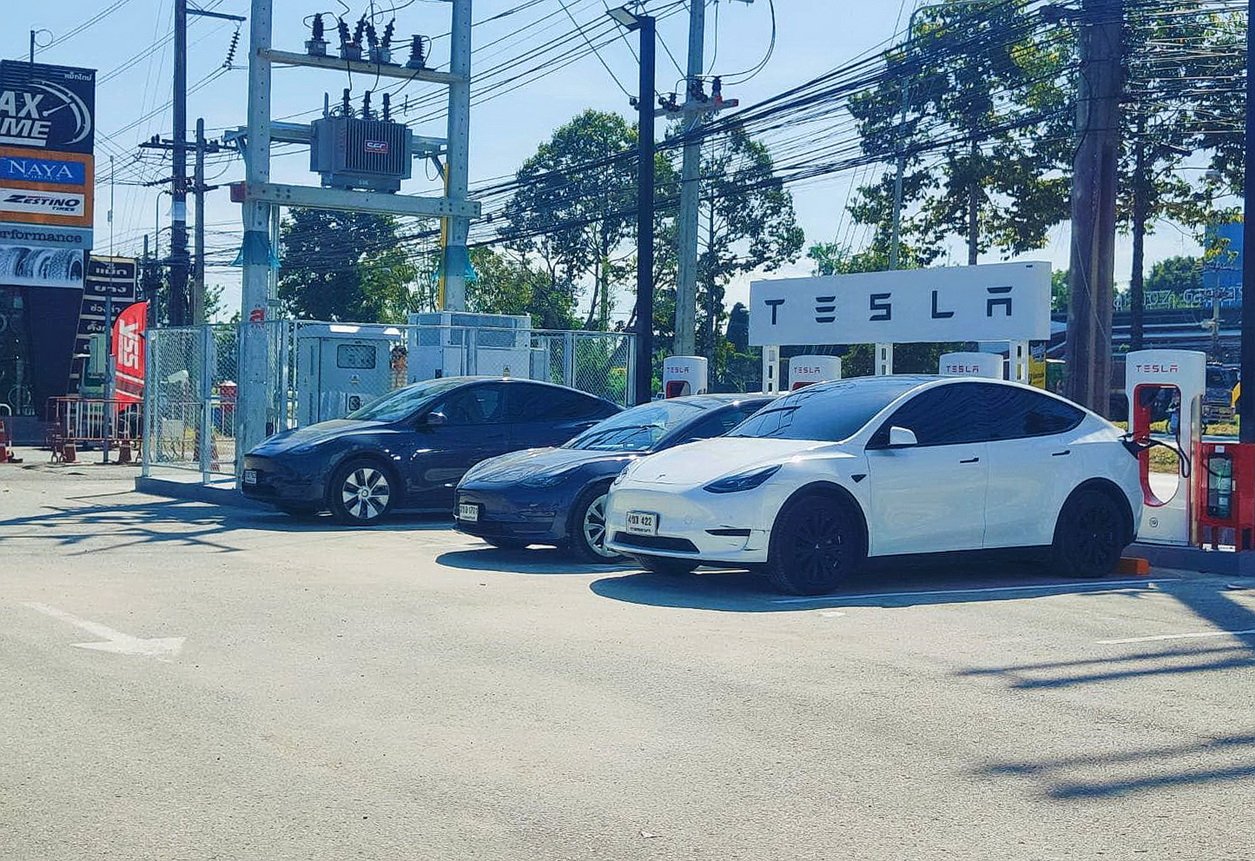 Tesla Supercharger บิ๊กซี ระยอง DC charger  250 kW 