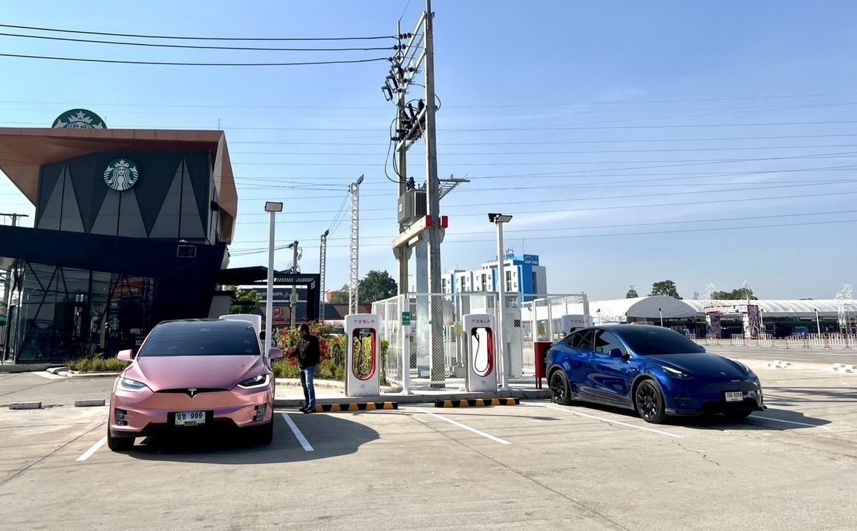 Tesla Supercharger 250 kW แห่งใหม่ล่าสุดที่ศูนย์ค้าส่งอู้ฟู่ ขอนแก่น 