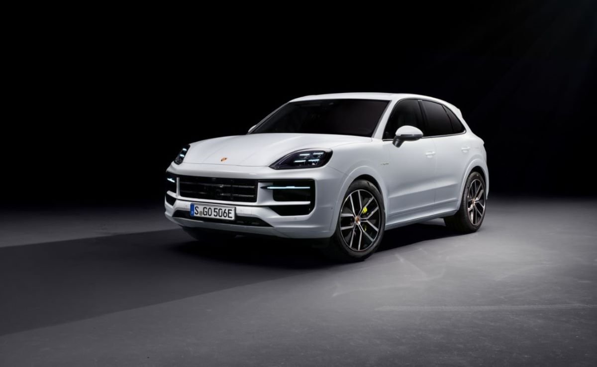 ปอร์เช่ ไทยแลนด์ เตรียมเปิดตัว The New Cayenne เจนเนอเรชั่นที่ 3 ‘E-Hybrid’ ปอร์เช่ ไทยแลนด์ เตรียมเปิดตัว The New Cayenne เจนเนอเรชั่นที่ 3 ‘E-Hybrid’