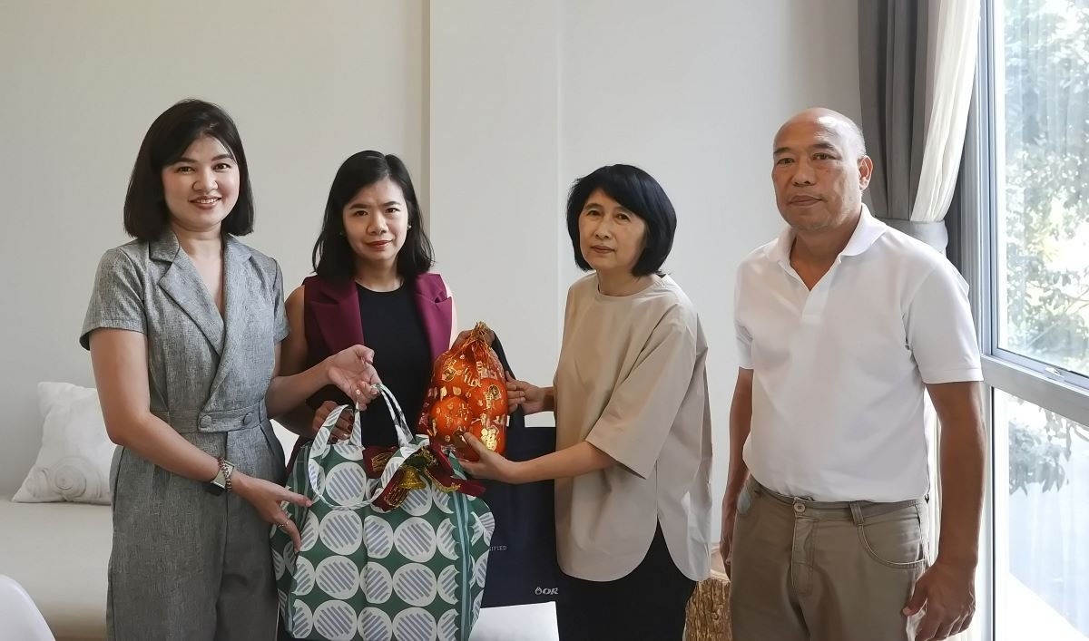 ผู้บริหาร KIPS COMMUNICATION สวัสดีวันตรุษจีนกองบรรณาธิการเว็บไซต์ ev-roads.com