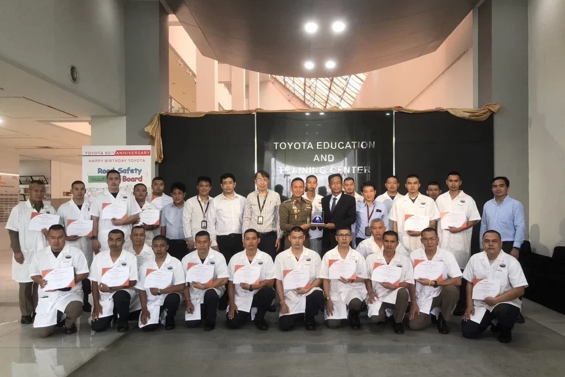 โตโยต้า ถ่ายทอดความรู้ช่วยเหลือฉุกเฉินรถยนต์ไฟฟ้าและไฮบริด โตโยต้า ถ่ายทอดความรู้ช่วยเหลือฉุกเฉินรถยนต์ไฟฟ้าและไฮบริด