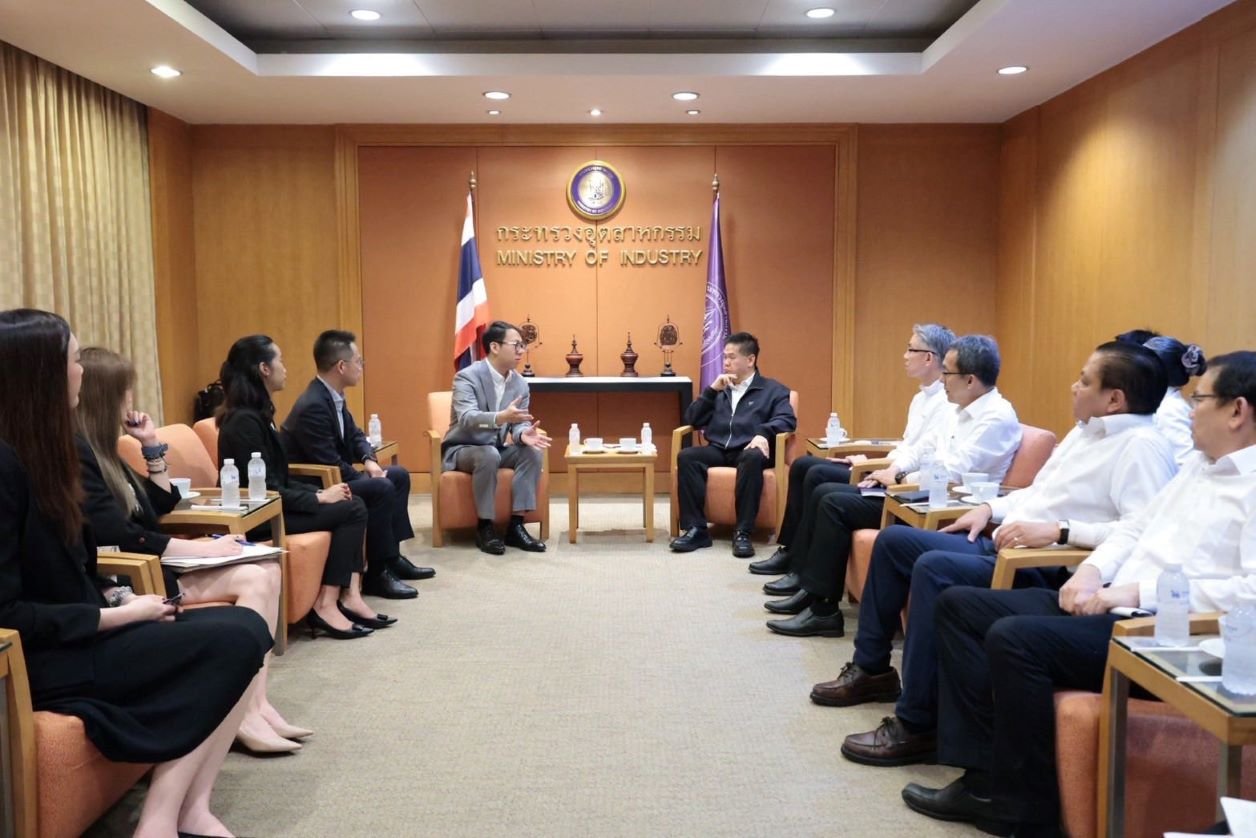 ผู้บริหารโอโมดา แอนด์ เจคู เข้าพบ “วราวุธ” รมว.อุตฯ ย้ำพร้อมร่วมผลักดันไทยศูนย์กลางผลิต EV