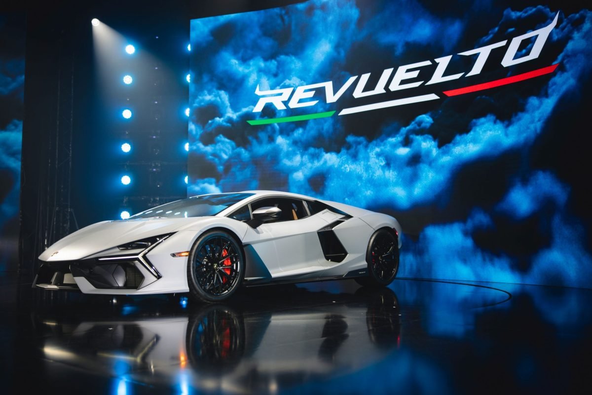 Lamborghini Revuelto ซูเปอร์สปอร์ตปลั๊กอินไฮบริด เครื่องยนต์ V12 รุ่นแรก