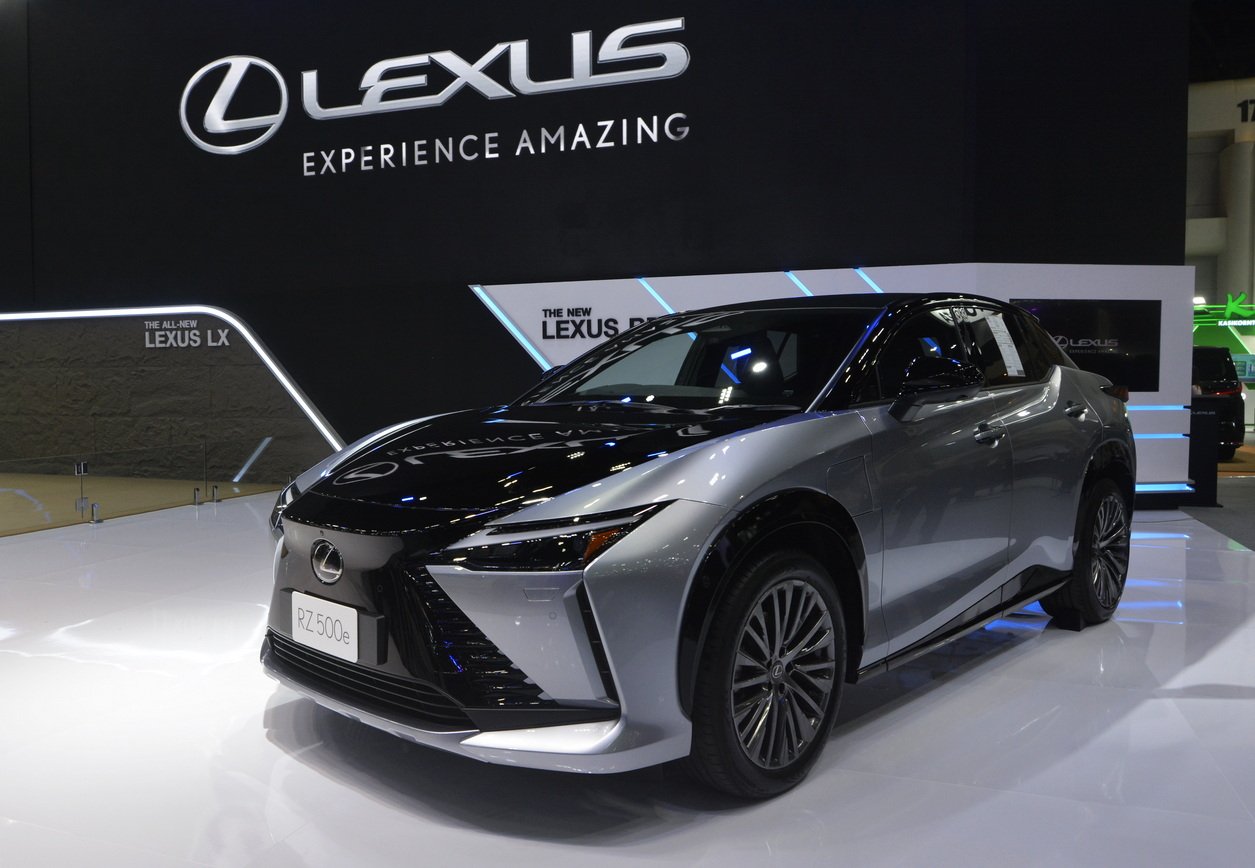 The New All-electric Lexus RZ ครอสโอเวอร์ไฟฟ้า 100% ใหม่สุด! ราคา 2.99-3.79 ล้านบาท