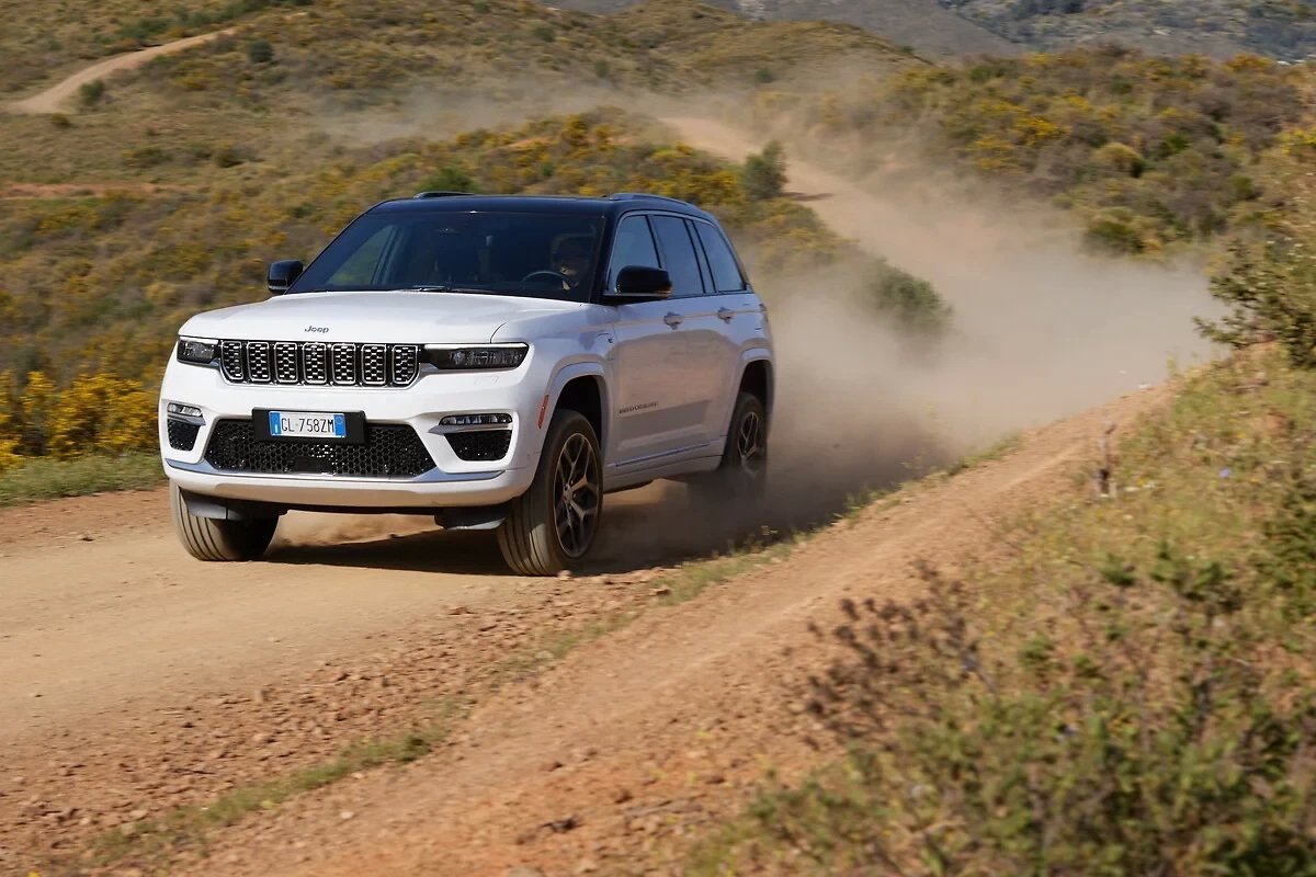 เคาะราคา All-new Jeep® Grand Cherokee เคาะราคา All-new Jeep® Grand Cherokee