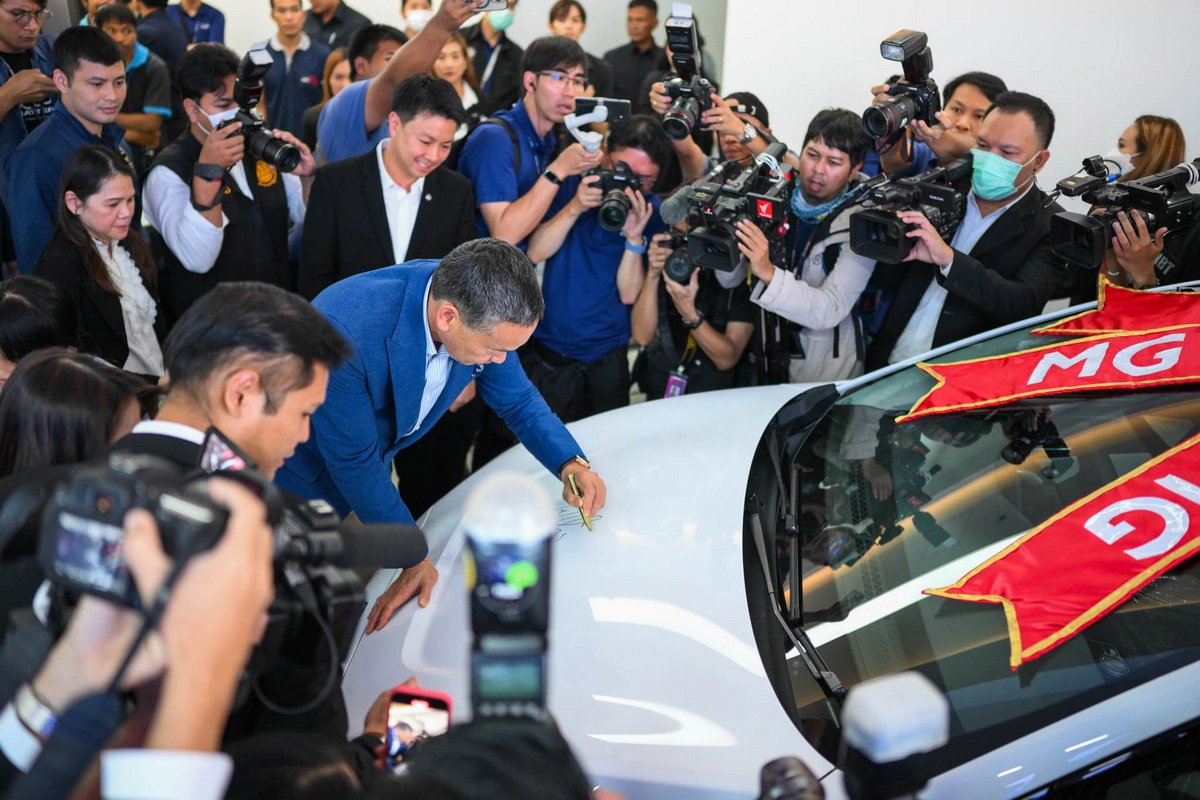 เอ็มจี เปิดโรงงานผลิตรถยนต์ไฟฟ้า-แบตเตอรี่ต้อนรับนายกฯ  เอ็มจี เปิดโรงงานผลิตรถยนต์ไฟฟ้า-แบตเตอรี่ต้อนรับนายกฯ