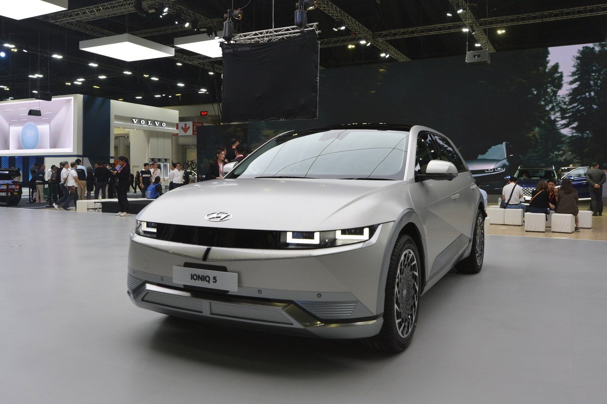 ฮุนได เปิดตัวรถยนต์ไฟฟ้ารุ่นแรก IONIQ 5 พร้อมโชว์ IONIQ 6 ในงาน Motor Expo 2023 ฮุนได เปิดตัวรถยนต์ไฟฟ้ารุ่นแรก IONIQ 5 พร้อมโชว์ IONIQ 6 ในงาน Motor Expo 2023