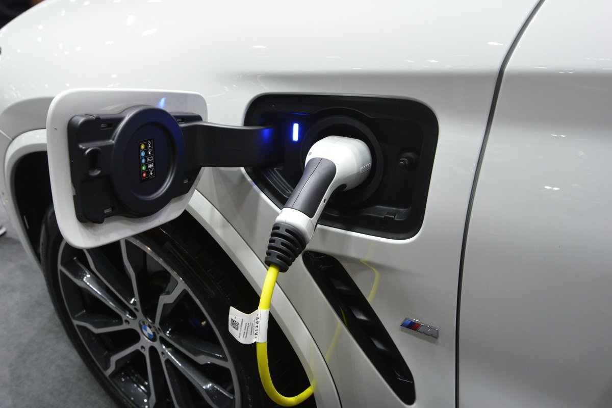 เกมเปลี่ยน! EV จะครองตลาดรถยนต์ ttb แนะอุตฯเกี่ยวเนื่องรถยนต์มุ่งสู่ถนนสายอีวี  เกมเปลี่ยน! EV จะครองตลาดรถยนต์ ttb แนะอุตฯเกี่ยวเนื่องรถยนต์มุ่งสู่ถนนสายอีวี