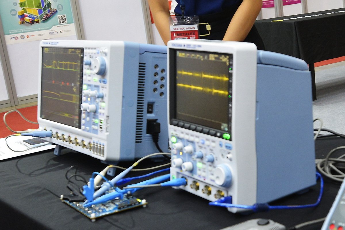 เครื่องวัดสัญญาณออสซิลโลสโคป Oscilloscope เครื่องวัดสัญญาณออสซิลโลสโคป Oscilloscope