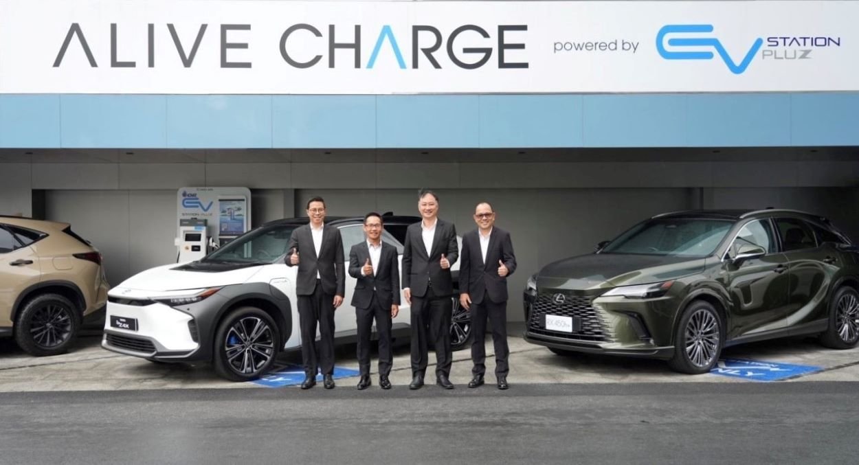 โตโยต้า จับมือ OR ตั้งสถานีชาร์จ Alive Charge ด้านหน้า Toyota ALIVE ถ.บางนา-ตราด กม. 2  