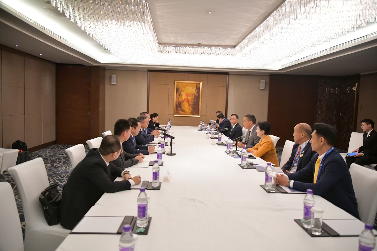 นายกฯ หารือ CEO Geely  นายกฯ หารือ CEO Geely