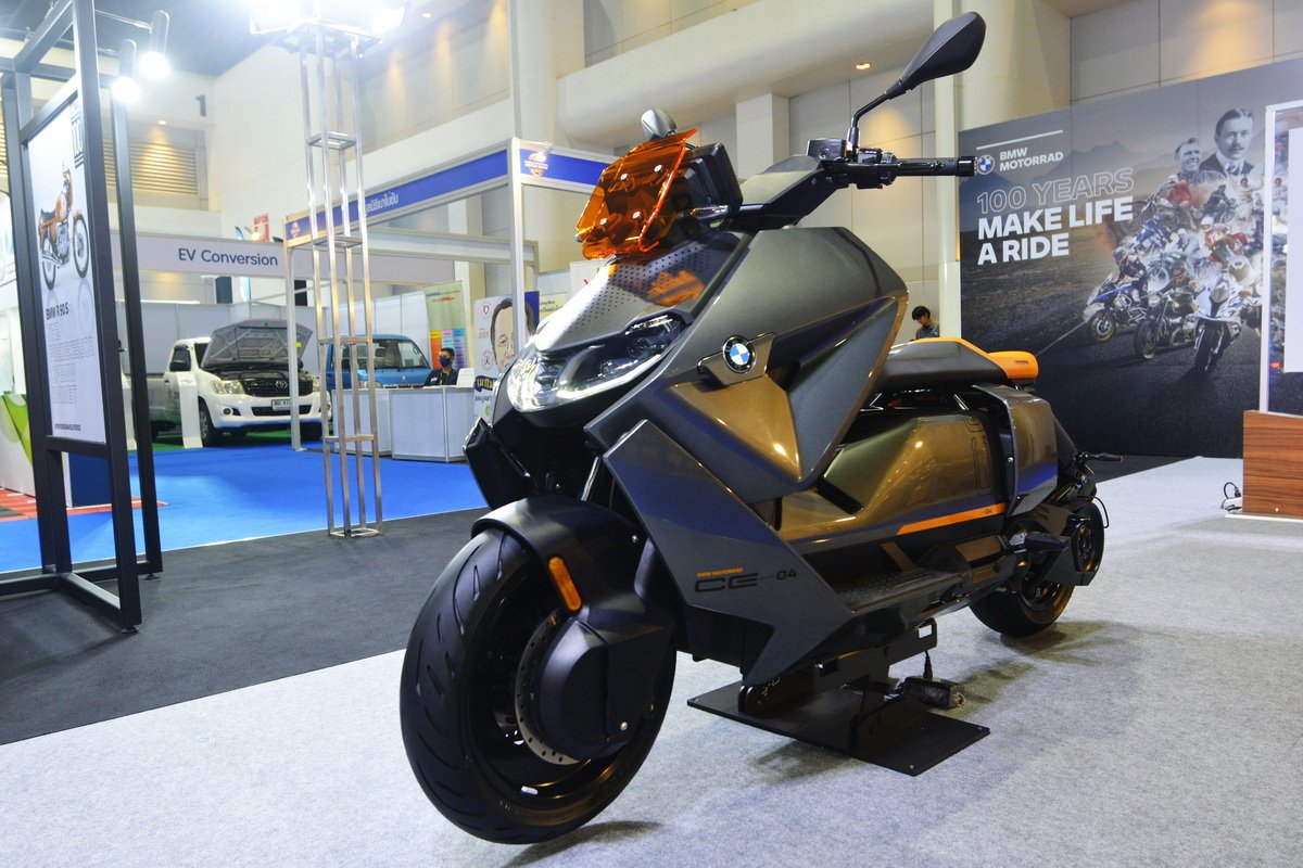 The New BMW CE 04 เด่นด้วย DNA BMW  Motorrad