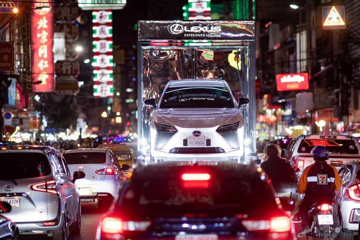 "เลกซัส" โมบายโชว์รถยนต์ไฟฟ้า Lexus RZ 450e ตระการตาทั่วกรุงเทพฯ