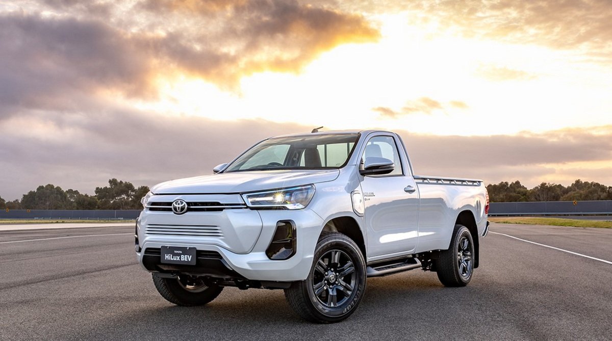 TOYOTA HILUX Revo เวอร์ชั่นไฟฟ้า 100%