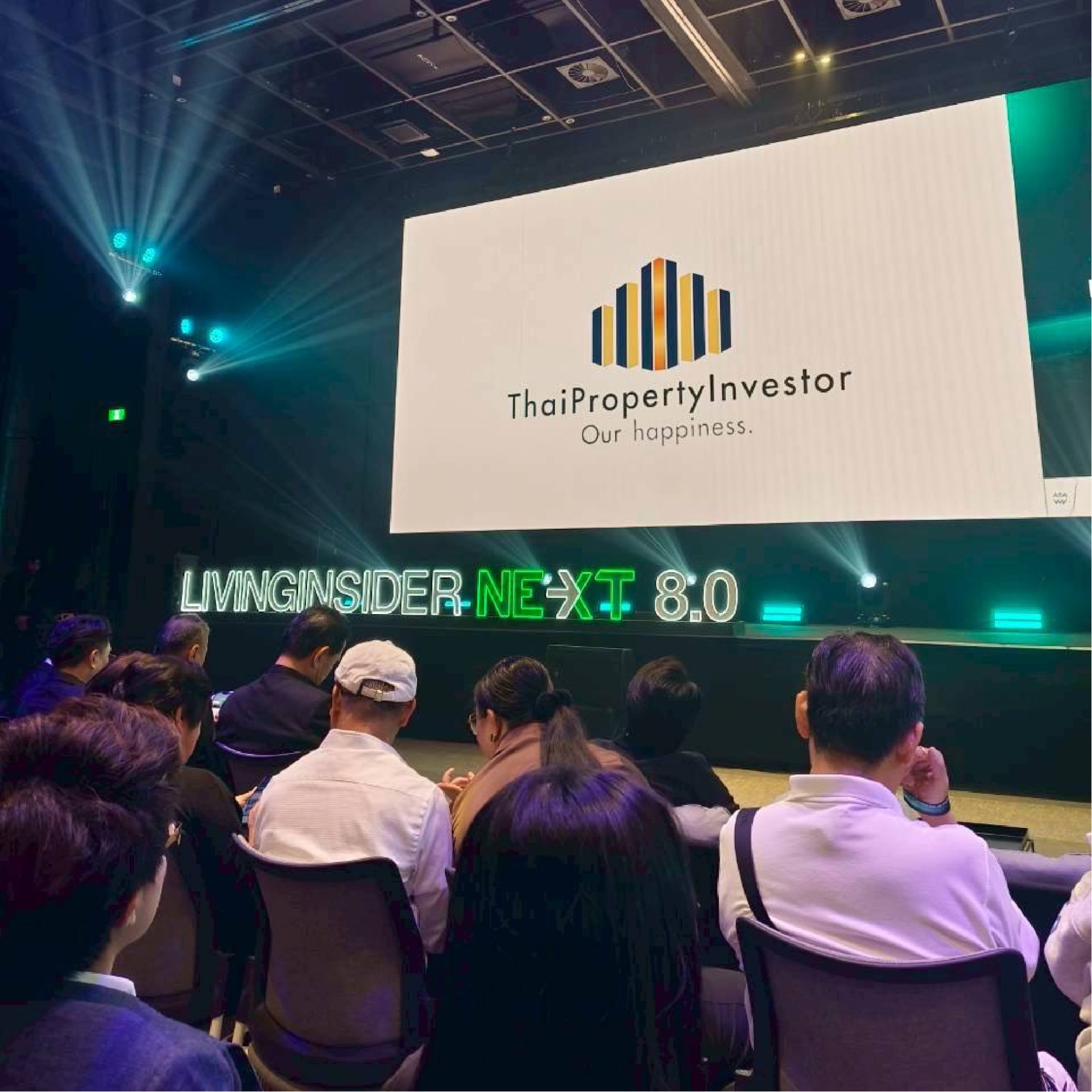 ปีนี้ คุณโม  นิธิธัช จิรเวศยกุล CEO บริษัท ไทยพร็อพเพอร์ตี้อินเวสเตอร์ จำกัด ได้รับเชิญขึ้นเวทีเป็นหนึ่งในผู้บรรยายหลัก ถ่ายทอด ภาพจริงจากสนาม ที่สะท้อนให้เห็นการเปลี่ยนแปลงสำคัญของตลาดอสังหาฯไทยในรอบ 23 ปีที่ผ่านมา