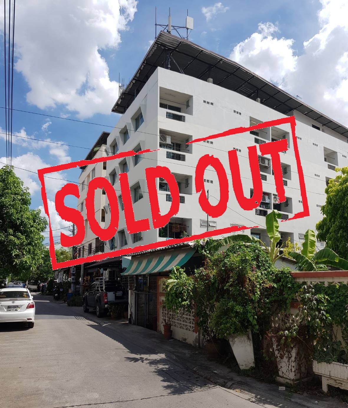 已售出，黄金地段，火爆价格！！ 紧急出售，Apartment Ramkhamhaeng 18，靠近 The Mall Ramkhamhaeng，99 平方米。特价！！