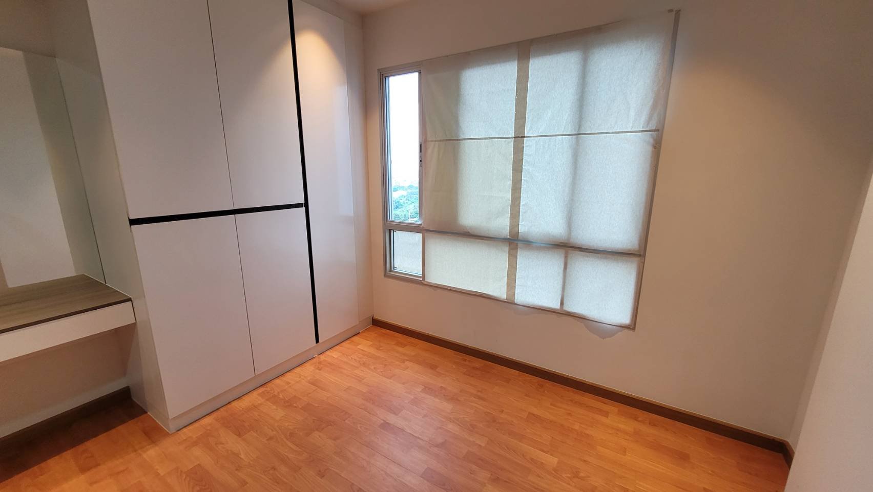 Very New! Seem like first-hand. Sales The President Phetkasem–Bangkhae Condominium. Near MRT Laksong and The Mall Bangkae! You can buy 2 rooms in special price for making an adjoining room!