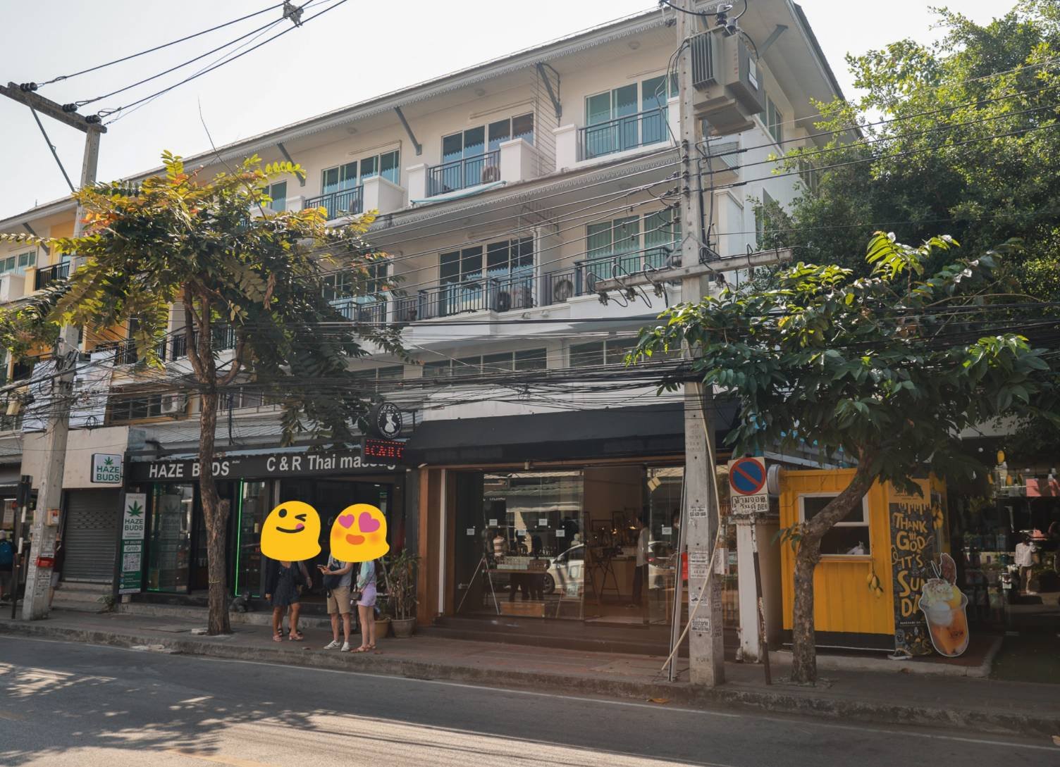 Rare Shophouse for sale corner unit Next to Ratchadamnoen Road In the heart of Sunday Walking Street (Walking Street), through Tha Phae Road, a prime location in Chiang Mai.