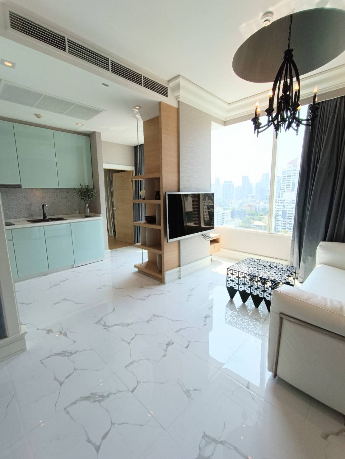 Beautifully Decorated Best Price Condo FOR SALE at Eight Thonglor Sukhumvit 55 Just 500 Meters from BTS Thong Lo