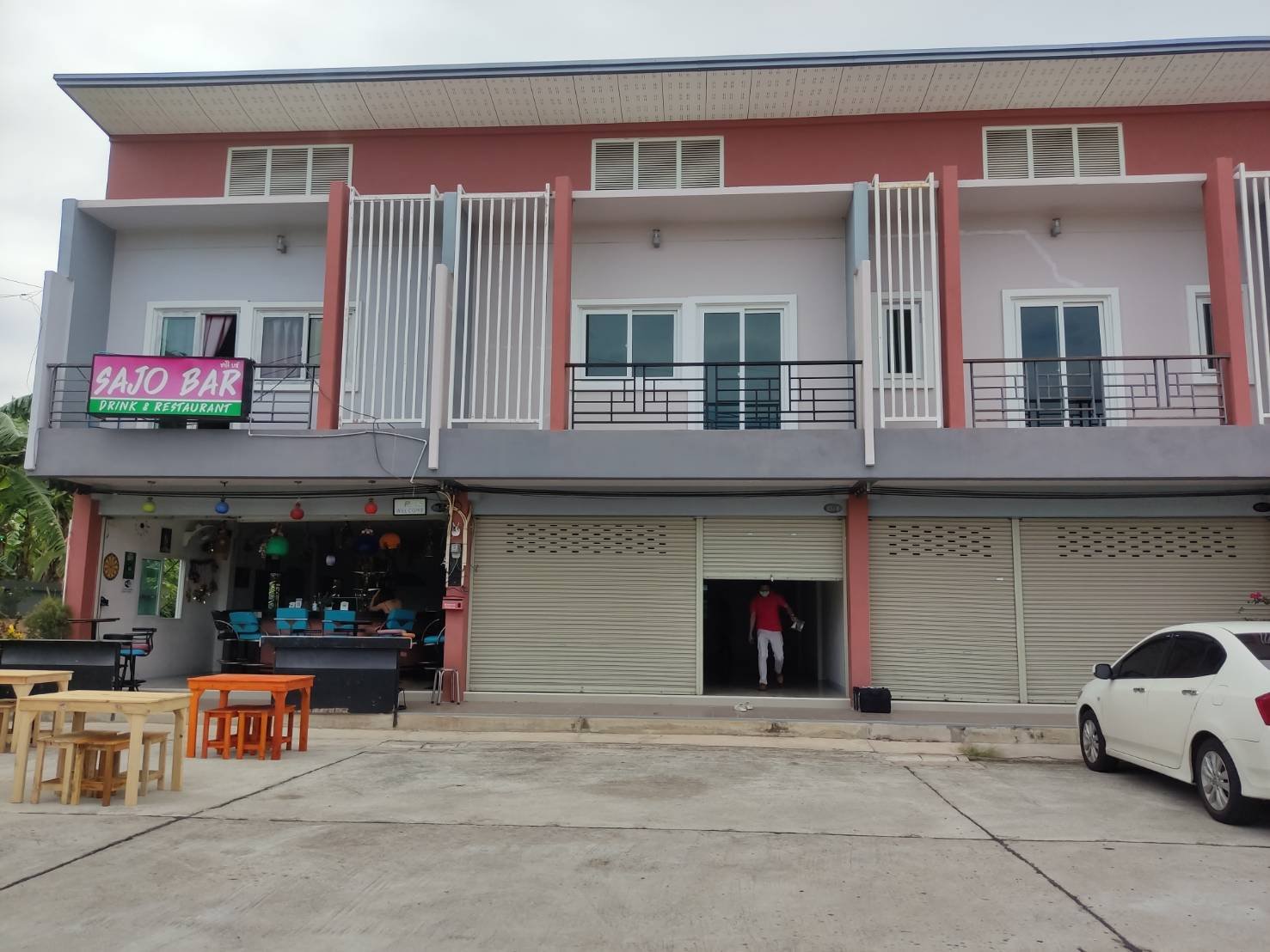 豪华商厦，现代风格！！！出售 2 层商业楼 22 平方哇，The Arete Pattaya 村 Nien Plub Wan，近 Phu Yai Kui 市场