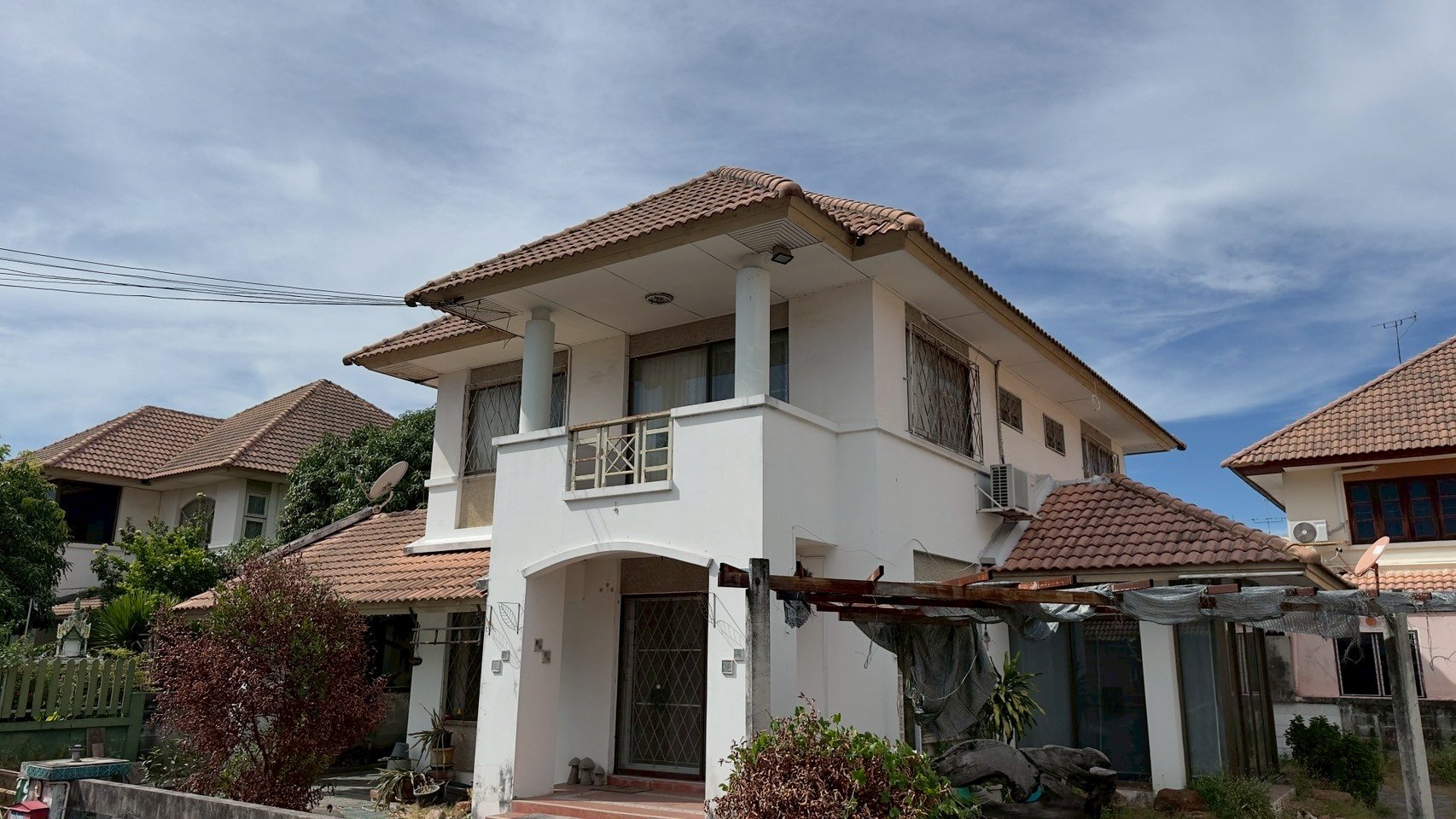 ขายด่วน !!! Rare Item บ้านเดี่ยวที่ดินใหญ่สะใจ 83 ตร.ว ทำเลทองใกล้บางแสน-หนองมน หมู่บ้านคันทรี่ปาร์ค ชลบุรี (บางแสน-ห้วยกะปิ) ราคานี้หาไม่ได้แล้ว !!