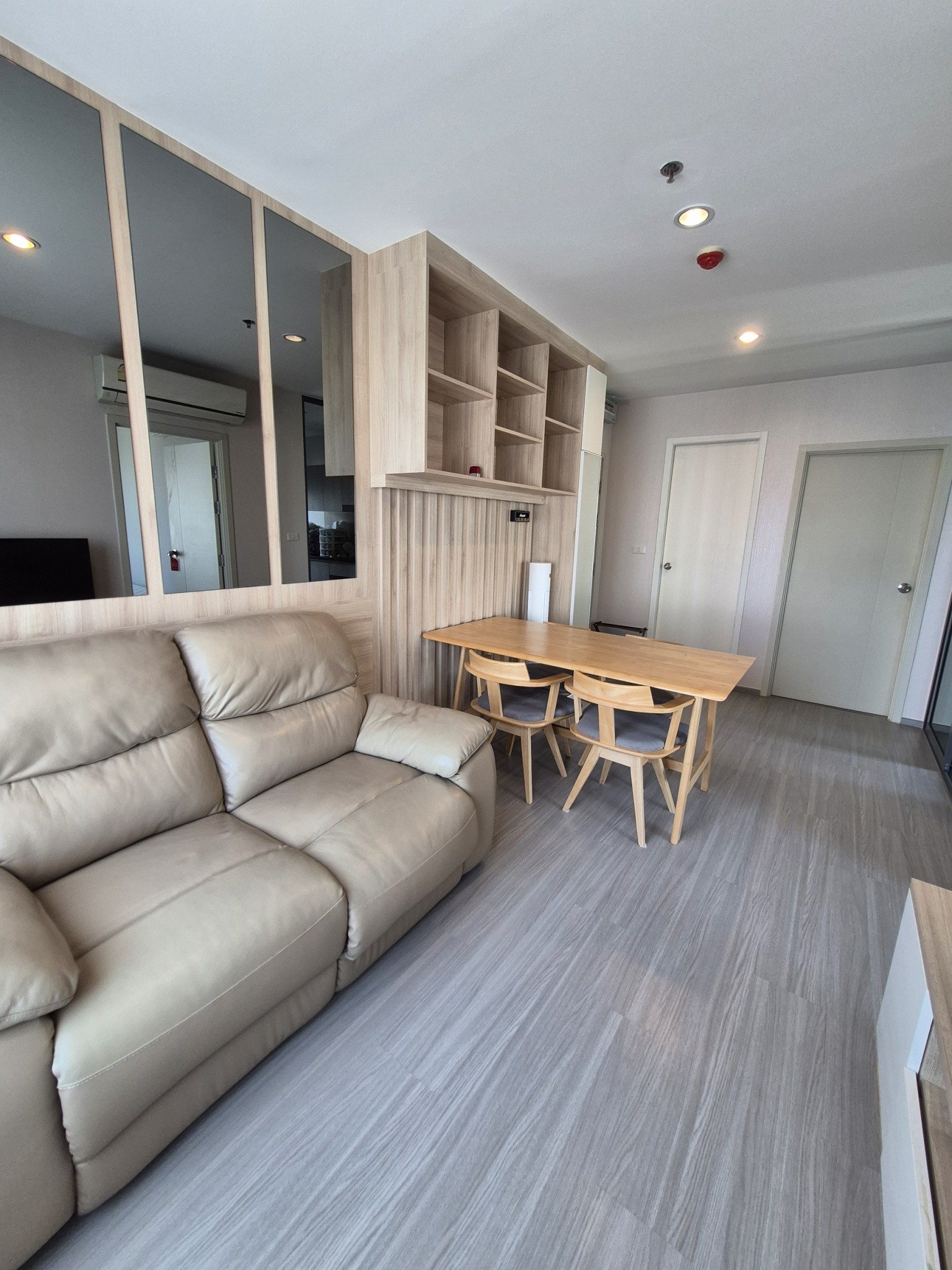 คอนโดสวย ทำเลดี ต้องห้องนี้ !!! ให้เช่าคอนโด แอสปาย สาทร-ราชพฤกษ์ (Aspire Sathorn-Ratchaphruek) เฟอร์ครบจัดเต็ม ห้องแต่งสวยมาก วิวเมือง มุมสูง ชั้น 19 อยู่สบาย เดินทางสะดวก เข้าเมืองง่าย ใกล้รถไฟฟ้า BTS MRT บางหว้า เดินทางถึงสยาม สีลม สาทร