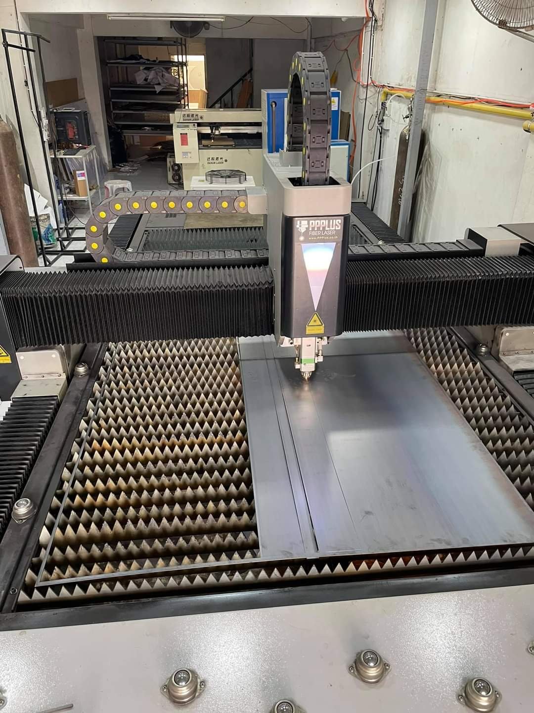 ส่งมอบเครื่อง welding Fiber Laser 1000w จำนวน 1 เครื่อง พิกัด บริษัท ฟาสท์ เพาเวอร์ จำกัด