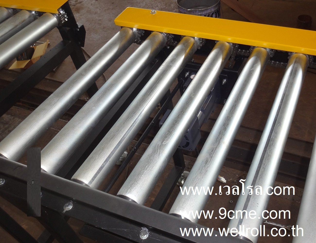 ลูกกลิ้งลำเลียง แบบขับด้วยโซ่(Drive roller conveyor) ลูกกลิ้งลำเลียง แบบขับด้วยโซ่(Drive roller conveyor)