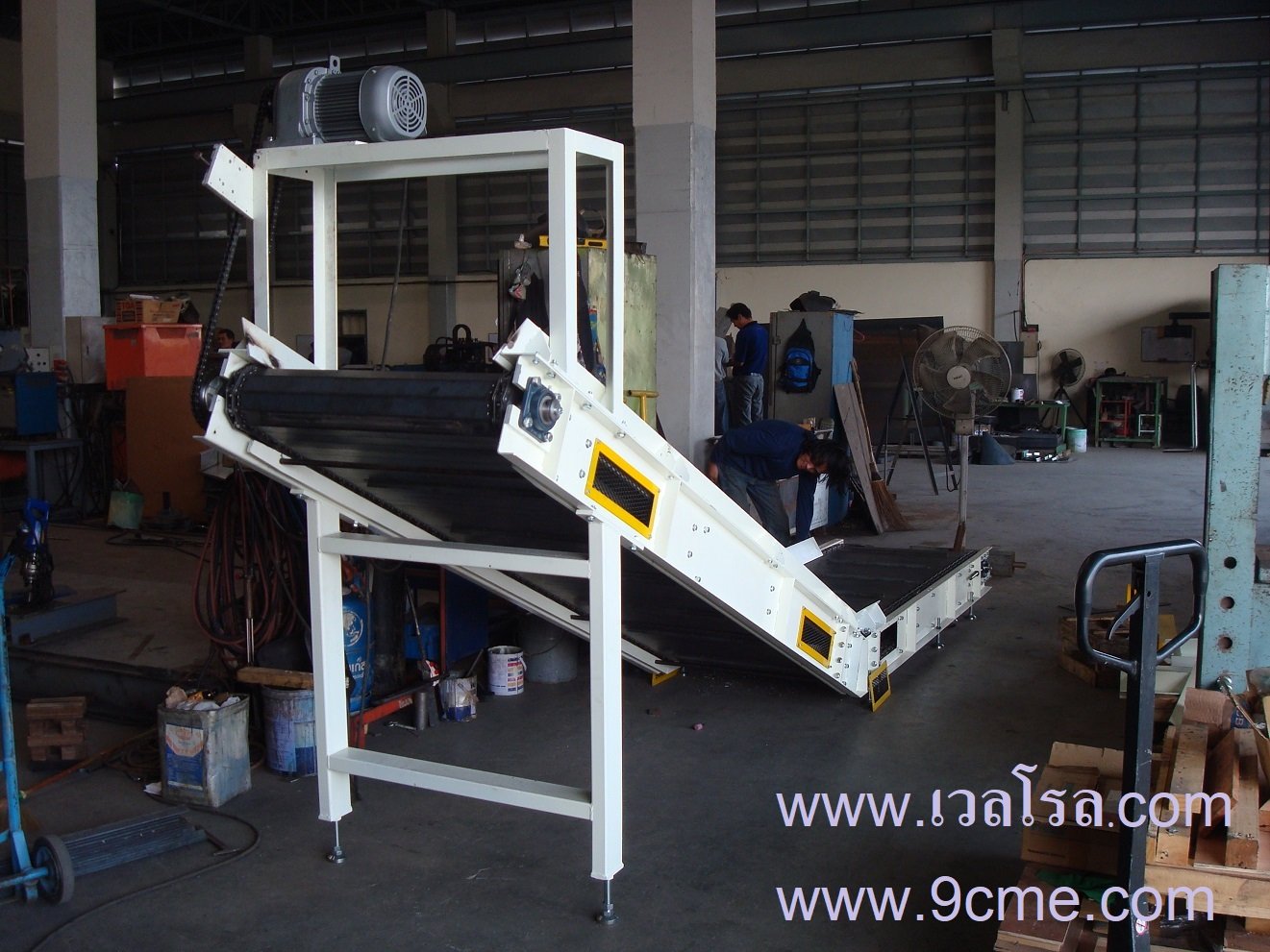 สแลท คอนเวเยอร์(slat conveyor) สแลท คอนเวเยอร์(slat conveyor)