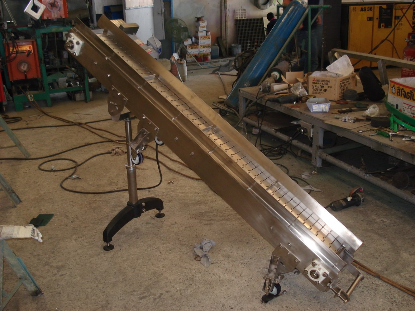 โซ่ลำเลียงบนโต๊ะ(Table top chain conveyor) โซ่ลำเลียงบนโต๊ะ(Table top chain conveyor)