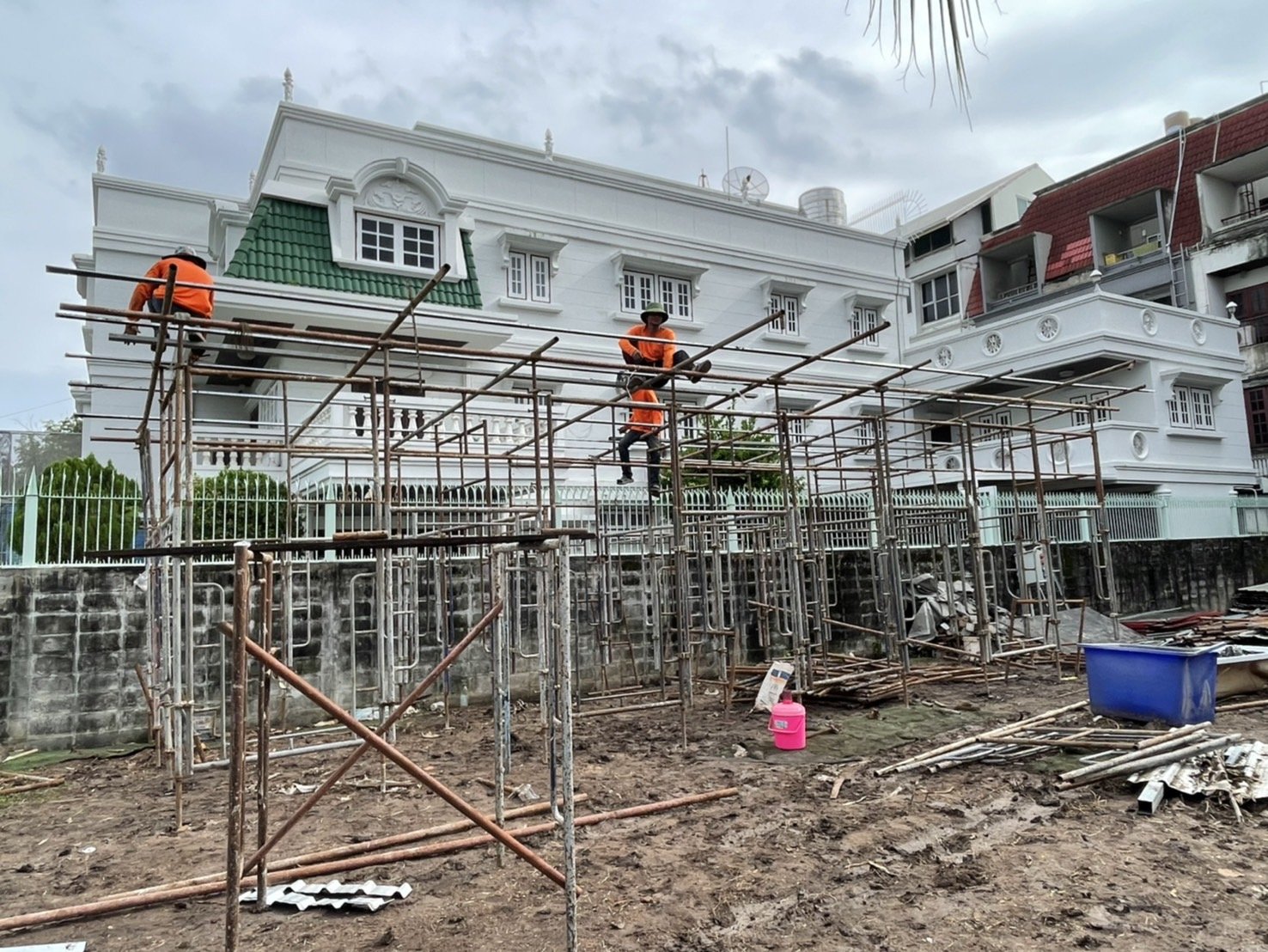 งานก่อสร้างบ้านพักอาศัย ถนนวิภาวดี